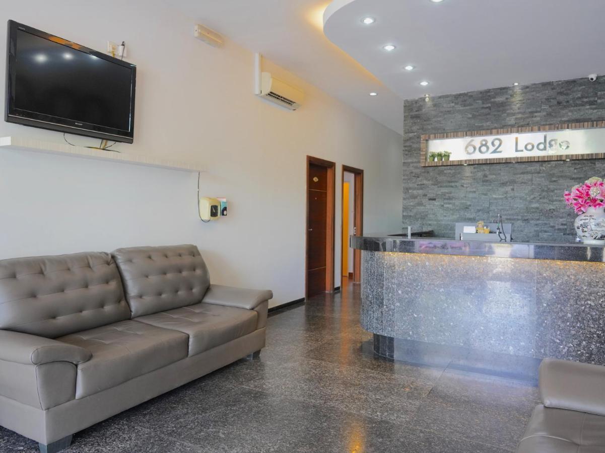 Oyo 89457 682 Lodge Bintulu Exterior photo
